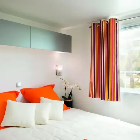 Zecamping 3 Etoiles Familial Pet Friendly Avec Piscine Et Restaurant Sandrans